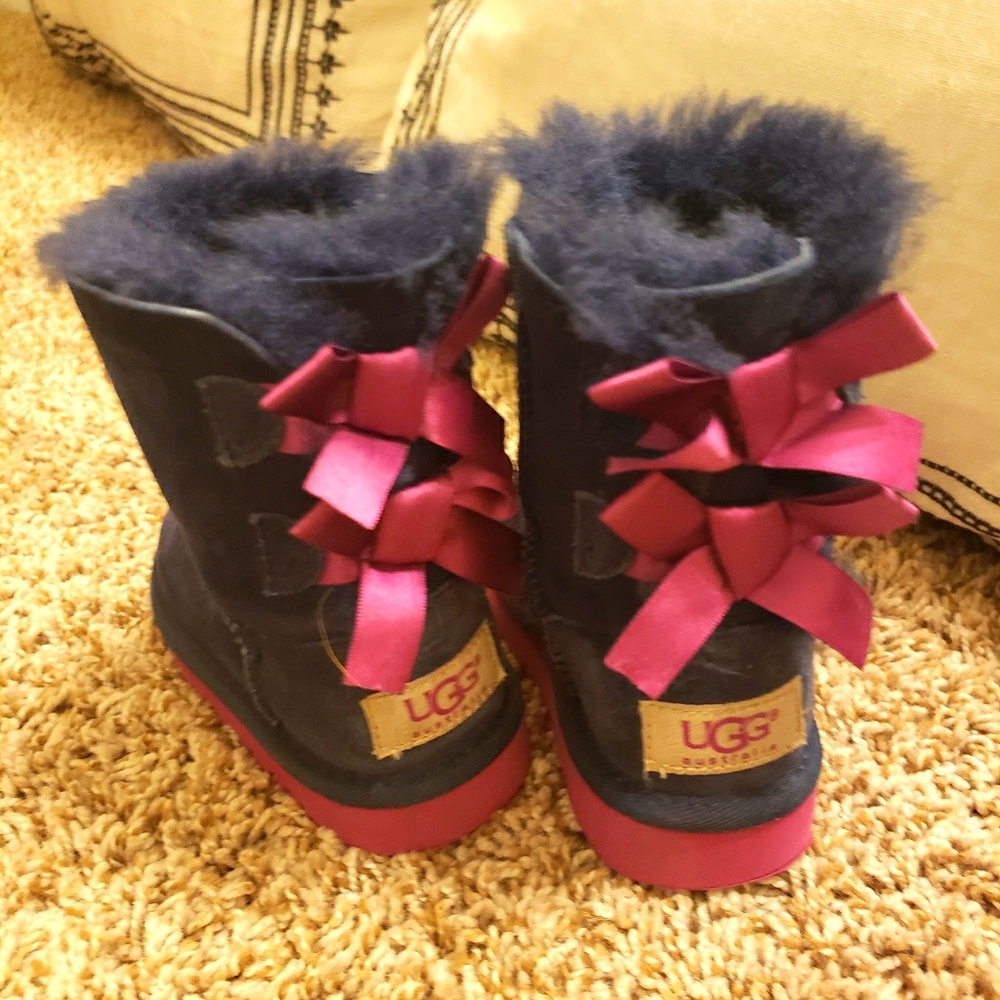 Little Girls Bailey Bow Ugg Boots - Size 6